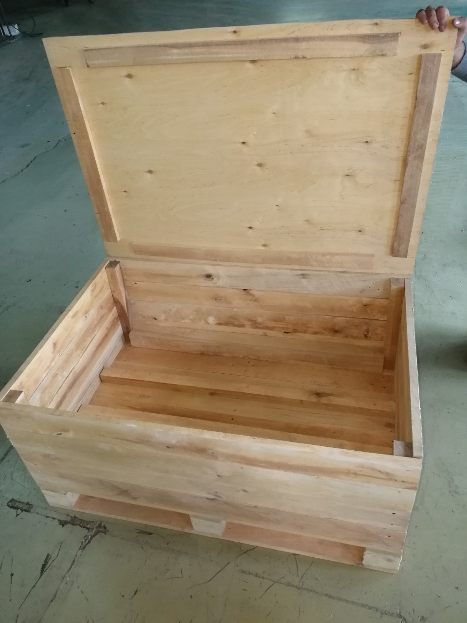 Ящик для внутрискладского хранения изделий